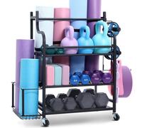 VEVOR Supporto per Tappetino da Yoga, Organizattore per Attrezzi da Palestra, Supporto in Acciaio Verniciato a Polvere con Ganci e Ruote, Supporto per Pesi per Manubri, Kettlebell, Foam Roller