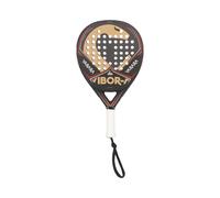 Vibora Scopri il potere della Yarara nel Padel! Entrando nel mondo del padel con supremazia, la Vibora Yarara si distingue per l'eccezionale bilanciamento e maneggevolezza, adatta sia per giocatori am