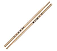 VIC FIRTH - Zoro Signature - Bacchette Hickory 16,38”, Punta a Barile Medium Taper per Suono Bilanciato su Cymbal & Hi-Hat