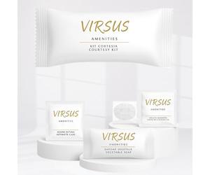 Virsus 200 Pezzi Kit Cortesia in 50 Bustine contenente ognuna: 1 Bustina Igiene intima 10ml, 1 Bustina Doccia Shampoo 10ml, 1 Saponetta 9gr, 1 cuffia monouso per Albergo Hotel B&B, Linea cortesia