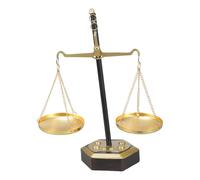 Vynetra Scultura anticata dell'equilibrio dell'ornamento della giustizia del metallo unico del metallo per migliorare il soggiorno e gli spazi di lavoro Ambienti Decorazione della giustizia