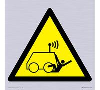 W037 Avvertimento: Run over by remote operator control Machine Sign - 150x150mm - S15