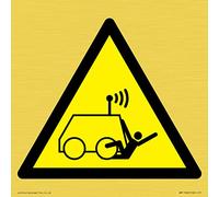 W037 Avvertimento: Run over by remote operator control Machine Sign - 150x150mm - S15