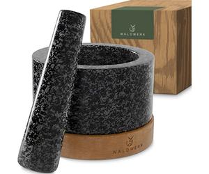 WALDWERK Mortaio con pestello (diametro 12 cm) - Mortaio su una base elegante e stabile in legno di acacia - Mortaio con pestello in granito naturale