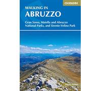 Stuart Haines Walking in Abruzzo (Tascabile)