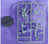 Warhammer 40K - Imperial Agents - Ministorum Priest con Vindicator, NUOVO