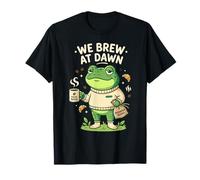 We Brew at Dawn, Cute Frog con Chicchi di caffè, Cozy Morning Maglietta