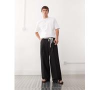 Weekday - Pantaloni sartoriali neri a fondo ampio con pieghe frontali-Nero 52