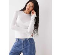 Weekday - Top a maniche lunghe aderente bianco sporco con bottoni e fondo asimmetrico L