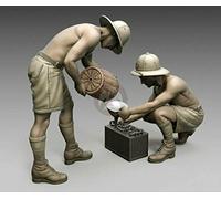 weizhang 1/35 Soldati della seconda guerra mondiale che caricano cose, kit per modellismo in resina