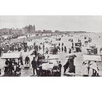 Weston-super-Mare conosciuto anche come Weston North Somerset England, una scena estiva sulla sabbia nel XIX secolo, da Around The Coast An Album of Pictures from Photographs of the Chief Seaside