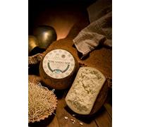 Wheel 1.75 kg - Sardinian cheese, with an ancient tradition. Half round. Dairy sheep bred in pastures brade extraordinarily rich in Mediterranean herbs