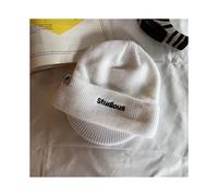 (White)Cappello in maglia alla moda con disegno ricamo lettera adatto per clima freddo