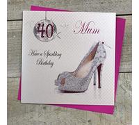 WHITE COTTON CARDS - Biglietto di Auguri per 40° Compleanno della Mamma, Scritta: 40 Have A Spakling Birthday Mum, Motivo: Scarpette e Sfera Glitterate, Fatto a Mano, Bianco