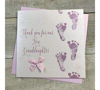 WHITE COTTON CARDS Biglietto di ringraziamento realizzato a mano con scritta Thank you for Our New Granddaughter Baby card, motivo: impronte rosa WB225-OGD