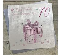 WHITE COTTON CARDS XPB70-Biglietto di Auguri per 70° Compleanno Fatto a Mano, con Scritta Happy Birthday Have A Wonderfu Day, Pink Present, Cotone, Bianco
