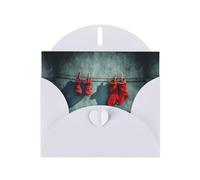 WHJSHOP Biglietto di auguri con stampa di calzini rossi su una linea di bucato, carta perlescente di alta qualità, effetto perla su entrambi i lati, busta in carta perlata con fibbia d'amore