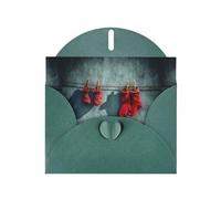 WHJSHOP Biglietto di auguri con stampa di calzini rossi su una linea di bucato, carta perlescente di alta qualità, effetto perla su entrambi i lati, busta in carta perlata con fibbia d'amore