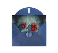 WHJSHOP Biglietto di auguri con stampa di calzini rossi su una linea di bucato, carta perlescente di alta qualità, effetto perla su entrambi i lati, busta in carta perlata con fibbia d'amore