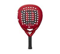 Wilson Peak performance in una racchetta La Bela Pro V2.5 di Wilson è stata sviluppata insieme all'ex numero 1 del mondo, Fernando Belasteguin, e fornisce a ogni giocatore una racchetta di assoluto livello. Ispirata alla sua instancabile dedizione a questo sport e alla sua insaziabile voglia di vincere, la Bela Pro utilizza tecnologie all'avanguardia per offrire prestazioni di punta, ideali per i giocatori più esperti che vogliono dominare il gioco. Il telaio presenta uno sweetspot migliorato e offre una sensazione costante. È dotato di una solida schiuma EVA e di Primero Carbon e offre una forte combinazione di potenza e reattività. La texture ad effetto spin garantisce effetti costanti, mentre un sofisticato schema di fori assicura una risposta uniforme su tutta la superficie di battuta. Tra gli altri miglioramenti apportati alla Bela Pro vi sono ulteriori intagli nel colletto che offrono una sensazione confortevole per la seconda mano, nonché un paraurti trasparente che prolunga la durata del telaio e del colore. I punti di forza della Wilson Bela Pro V2.5 La superficie di battuta in carbonio Primero fornisce potenza e reattività veloce Schiuma EVA rigida per un controllo eccellente La texture Spin Effect offre più spin e un'eccellente sensazione La tecnologia Sharp Hole fornisce più mordente su ogni colpo Shock Shield Grip offre grip e comfort ammortizzato