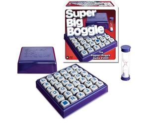 Winning Moves Super Big Boggle con griglia 6x6 e 36 cubi di lettere Games USA, il più grande gioco di Boggle di sempre, timer di sabbia da 4 minuti, per 2 o più giocatori, età 8+ (1165)