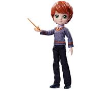 Wizarding World | Bambola articolata Ron Weasley 20cm | Bacchetta e divisa di Hogwarts inclusa | Collezione Harry Potter | Per bambini dai 5 anni in su