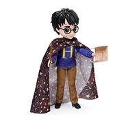 Wizarding World Harry Potter, set regalo bambola Harry Potter da 20,3 cm con Mantello dell'Invisibilità e 5 accessori per bambola, giocattoli per bambini dai 6 anni in su