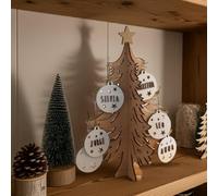 WONDEE Albero di Natale in Legno Decorativo con 6 Palline da Appendere Personalizzabili con i Nomi di Famiglia, Albero di natale Piccolo Legno Stilizzato - Decorazione Addobbi Natalizia Personalizzata