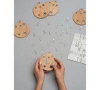 WONDEE Palline di Natale Personalizzate, PACK 5 Pallina di Natale Personalizzata con Nome a Casa in Famiglia (Include Lettere e una Corda), Decorazioni Natalizie Personalizzate Originali ed Ecologiche