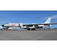 Xian H-6k Stratedgic Bomber 1:144 Model Kit TRUMPETER
