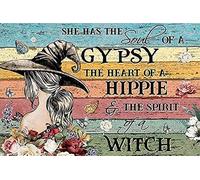 XIAOQIU Targa in metallo retrò in alluminio con scritta in lingua inglese "She Has The Soul of A Gypsy The Heart of A Hippie The Spirit of A Witch", motivo ragazza misteriosa, stampa vintage, stile