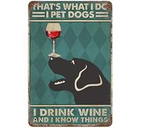 Xiddxu Targa in metallo retrò con scritta in lingua inglese "Love Drinking Wine Vintage,That What I Do I Pet Dogs I Drink Gin and I Know Things", targa decorativa da parete, stile vintage, decorazione