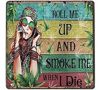 Xiddxu Targa in metallo vintage in metallo con scritta in lingua inglese "Weed Girl Roll Me Up and Smoke Me When I Die", poster in alluminio alla moda per casa, caffè, sala da pranzo, decorazione da