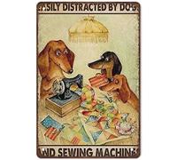 Xiddxu Targa vintage in metallo spesso, scritta "easily distracted by Dogs and Sewing Machine", decorazione da parete con macchina da cucire, decorazione da parete per bar, bagno, club, cortile