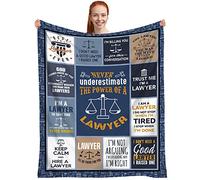XVBCDFG Coperta blu per avvocato, regalo per donne e uomini, coperta per avvocato con scale di giustizia, regalo per la scuola di laurea in giurisprudenza, 152,4 x 127 cm, flanella in pile di