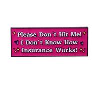 yangjinyu Spilla smaltata con scritta in lingua inglese "Please Don't Hit Me I Don't Know How Insurance Works", divertente spilla in metallo per zaini, cappelli, vestiti, spille da bavero, accessori