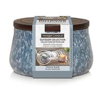 YANKEE CANDLE candela per esterni alla citronella / Candela media Fresh Rain / Durata: fino a 24 ore / Collezione per esterni