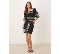 YAS - Minigonna nera con ricamo a contrasto in coordinato-Nero 46