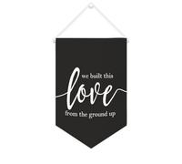 Yelolyio Bandiera da parete in tela con citazione ispiratrice We Built This Love from The Ground Up Wall Art Hanging Banner Home Office Decor 25 x 38 cm tela banner regali di inaugurazione della casa