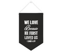 Yelolyio Bandiera da parete in tela con citazione ispiratrice We Love Because He First Loved Us.1 John 4:19 Wall Art Hanging Banner Home Office Decor 25 x 38 cm Tela Banner Regali di inaugurazione