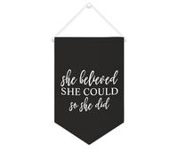 Yelolyio Striscione da parete in tela con citazione ispiratrice con scritta in lingua inglese "She Believed She Could So She Did", decorazione per casa e ufficio, 25 x 38 cm, regalo per