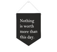 Yelolyio Striscione in tela con scritta "Nothing Is Worth More Than This Day", da appendere alla parete, decorazione per la casa, per soggiorno, camera da letto, ufficio, regali per le vacanze, 25,4 x