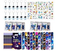 Yhjxly - Set di 62 piccoli regali di compleanno per bambini, astronauti, decorazione spaziale, sacchetti regalo, portachiavi adesivi, quaderno, party favor