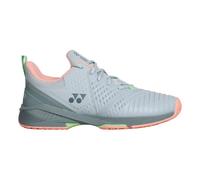 Yonex Una scarpa per ogni partita La Yonex Sonicage 3 offre a ogni atleta il supporto perfetto. Questo perché Yonex incorpora le migliori caratteristiche e le abbina a un design accattivante che vi ispirerà immediatamente. Il materiale Yonex Power Cushion fornisce la migliore energia cinetica, consentendo un gioco di piedi ancora migliore e una migliore ammortizzazione e rimbalzo. La suola rotonda è stata sviluppata per garantire una sensazione piacevole e soprattutto confortevole. L'efficace assorbimento degli urti aiuta a prevenire le lesioni. In definitiva, la Sonicage 3 è semplicemente una scarpa di cui non si può fare a meno. I punti forti della Sonicage 3 di Yonex Materiale del cuscino di potenza Intersuola in EVA Suola rotonda Suola in gomma endurance 41