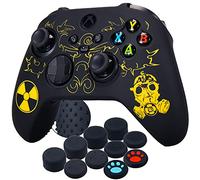 YoRHa Custodia in Silicone Cover Skin Intaglio Laser per Xbox Series X/S Controller (Radiazione Gialla) x 1 con Copri levette Analogiche x 10