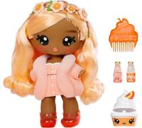 YUMMILAND Large Doll and Num Nom Lipgloss Pet - Piper Peach e Swirlyboo - Bambola profumata con kit di lucidalabbra fai-da-te - Età 4+