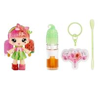 Yummiland Lip Gloss Doll: Mystery Color Change - Poppy Melonberry: Include 1 Bambola, Lucidalabbra fai da te + Portachiavi rimovibile, Gioco cosmetico. Collezionabile. Età 4+