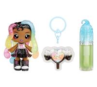 Yummiland Lip Gloss Doll: Sour Sweeties - Sasha Sourworms - Include 1 Bambola, Lucidalabbra fai da te + Portachiavi rimovibile, Gioco cosmetico. Collezionabile. Età 4+