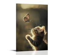 ZBBZJYHH Poster artistico moderno da appendere alla parete, 60 x 90 cm, con scritta in inglese "A Curious Kitten Pawing at A Butterfly, entrambi sospesi in un tenero momento di scoperta color crema"