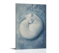 ZBBZJYHH Una volpe artica bianca innevata si trova arricciata su uno sfondo grigio-blu gelido, la coda che forma una spirale perfetta di pace invernale. Poster artistico moderno da appendere alla